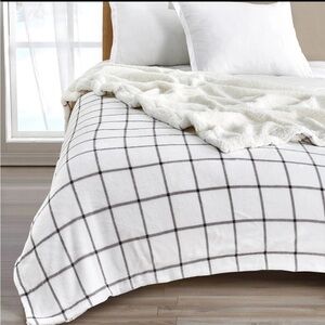 Kinsley Collection Twin Size Velvet Plush Sherpa Luxury Bed Blanket- Win…